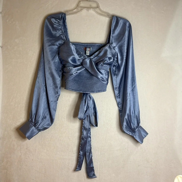 Urban Outfitters Light Blue Maya Smocked Tie-Back Long Sleeve Crop Top Size XS - Picture 1 of 12